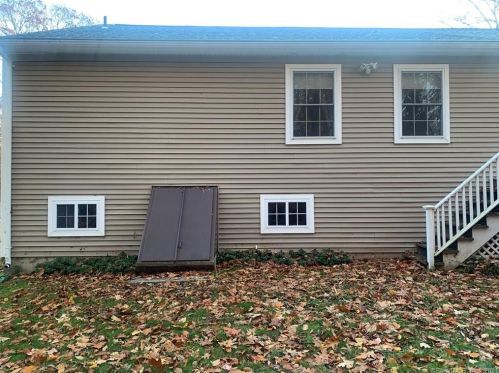 19 Maple St, East Hampton, CT 06424-1107