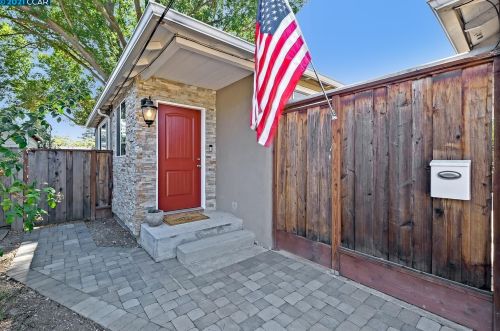 4235 David St, Hayward, CA 94546-4743
