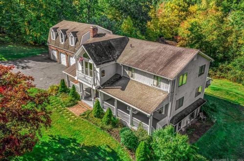 15 Lisa Dr, Upper Stepney CT  06468-1340 exterior