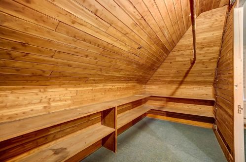 811 Academy Ave, Cincinnati OH  45205-1623 exterior