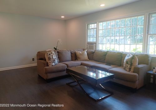 715 Myrtle Ave, Tinton Falls NJ  07711-1318 exterior