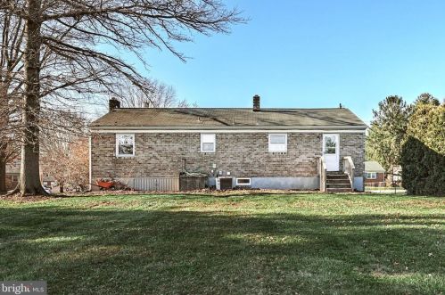 124 Farmview Dr, York, PA 17408-6208
