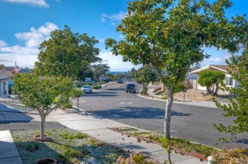3547 Mira Pacific Dr, Oceanside CA  92056-3933 exterior