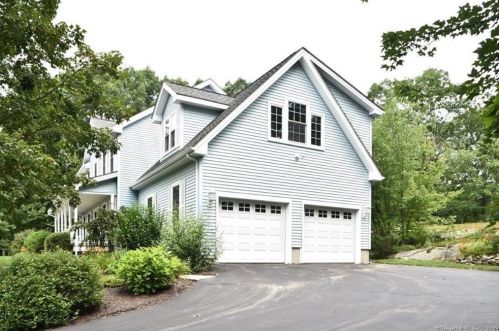 22 Goldfinch Ter, East Lyme, CT 06333-1343