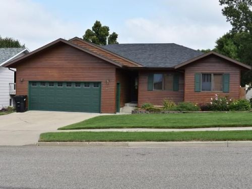 930 Capitol Ave, Bismarck ND  58501-2332 exterior
