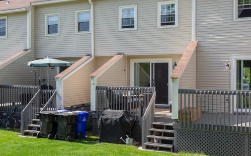935 Fox Hollow Dr, Hudson NH  03051-4888 exterior