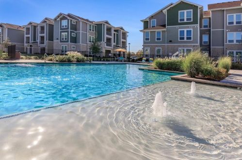 4633 Campus Dr, Fort Worth TX  76119-5913 exterior