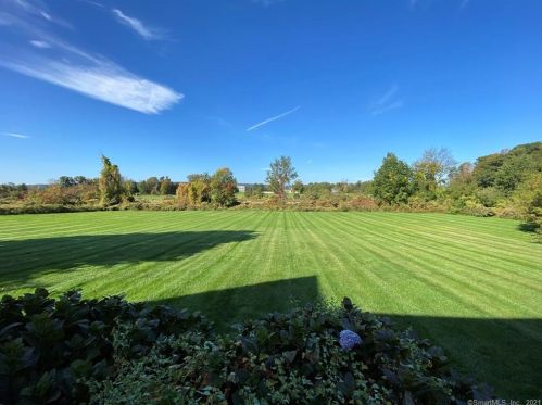 41 Day School Dr, Middlefield, CT 06455-1276