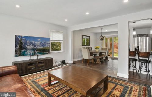 6717 Holford Ln, Springfield VA  22152-2935 exterior