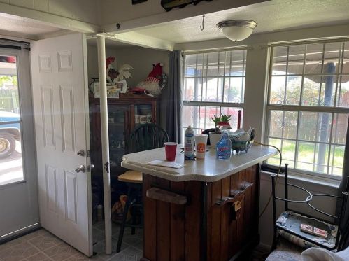 1123 Denfield St, Austin TX  78721-2537 exterior