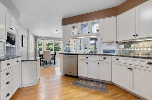 15 Pond Cir, Somers, CT 06071-1660
