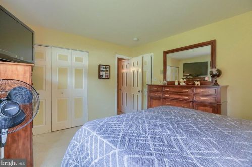 2410 Creek View Dr, Lancaster PA  17602-1450 exterior