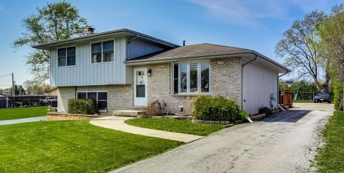 16826 Forest Ave, Oak Forest, IL 60452-4519