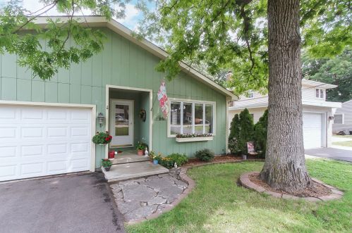 110 Oakwood Dr, Antioch, IL 60002-1660