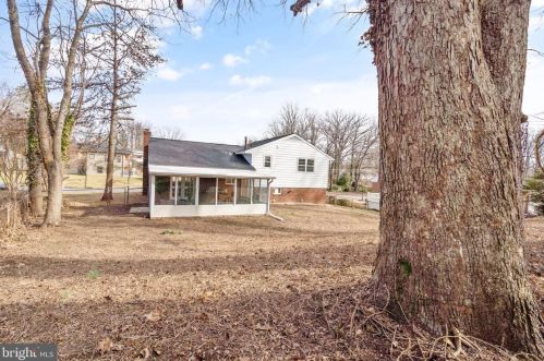5217 Ravensworth Rd, Springfield VA  22151-2510 exterior