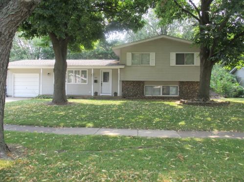 787 Northampton Dr, Bull Valley, IL 60014-7832