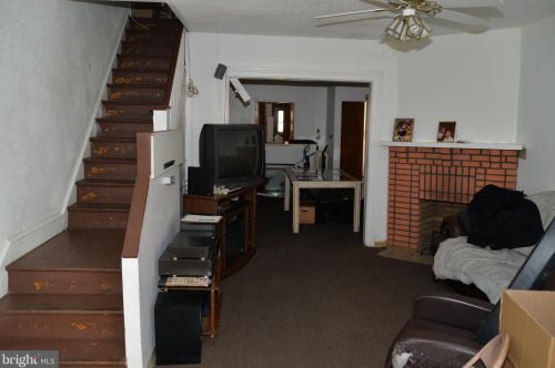 5821 12th St, Philadelphia, PA 19141-4112