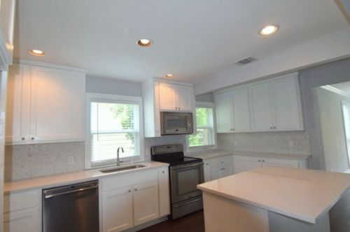 7513 Carriage Dr, Austin TX  78752-1401 exterior