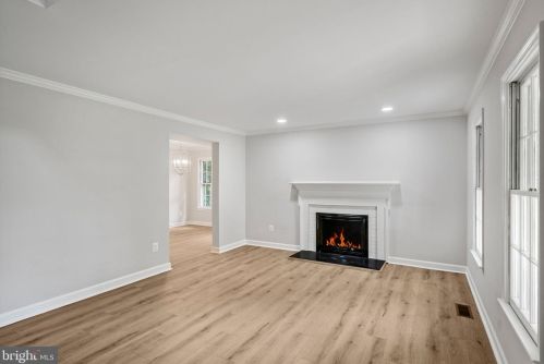 6130 Union Village Dr, Clifton, VA 20124-2320