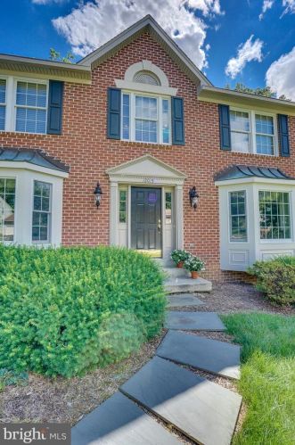 12015 Sugarland Valley Dr, Herndon, VA 20170-2604