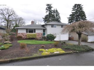 625 Stonehill Dr, Gladstone, OR