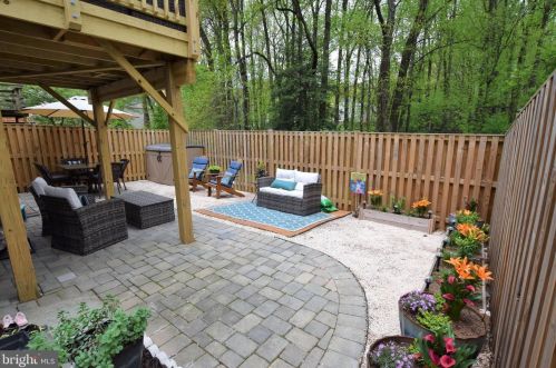 6100 Heron Pond Ct, Springfield VA  22015-3738 exterior