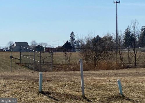 118 Un Rdg Dr, Charles Town WV 25414-4937 exterior