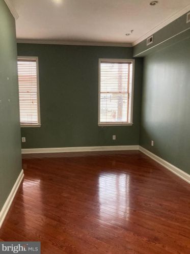 208 Greenwich St, Philadelphia, PA 19147-6024