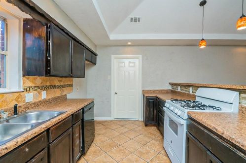 2401 Weiler Blvd, Fort Worth TX  76112-5042 exterior