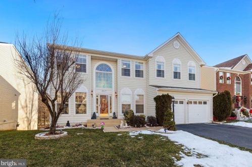 8217 Tenbrook Dr, Gainesville, VA 20155-3845