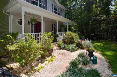 3 Watts Cir, Bybee, VA 22963-2051