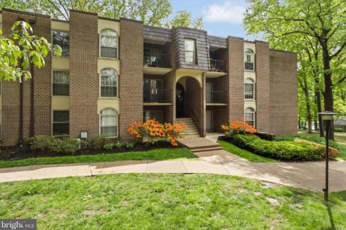 3308 Woodburn Village Dr, Annandale, VA 22003-1249