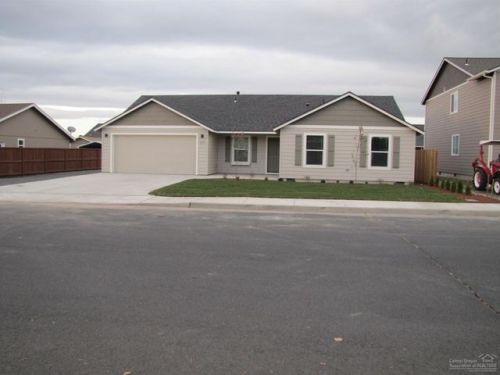 1135 Redwood Ave, Eagle Crest OR  97756-1078 exterior