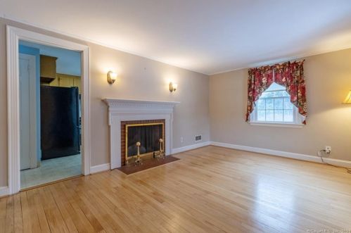 85 Spring St, Glastonbury, CT 06033-1021