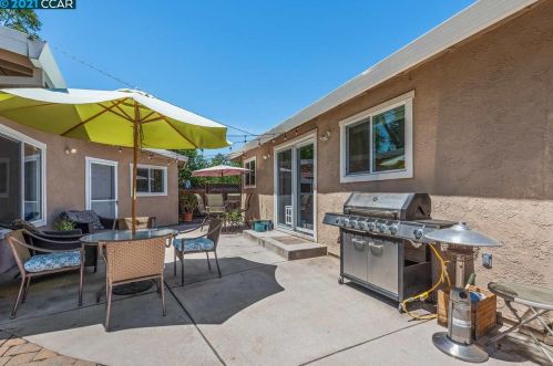 3144 Santa Paula Dr, Concord CA  94518-2821 exterior