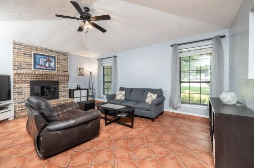 7029 Woodmoor Rd, Fort Worth, TX 76133-6342