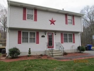136 Estrell Dr, East Providence, RI 02915-1131