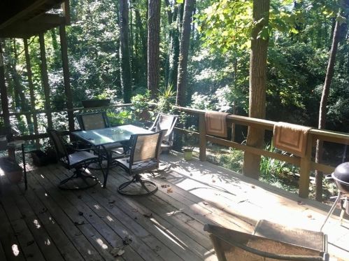 4832 Merlendale Dr, Atlanta GA  30327-4932 exterior