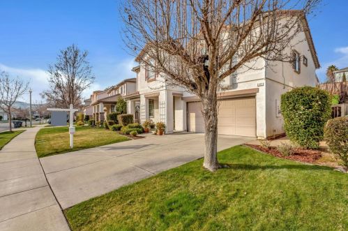 5127 Lakeshore Dr, Fairfield, CA 94534-4100