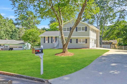 935 Sweet Briar Trl, Conyers GA  30094-3853 exterior