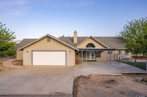 7940 Creston Rd, Lake Nacimiento, CA 93446-9488