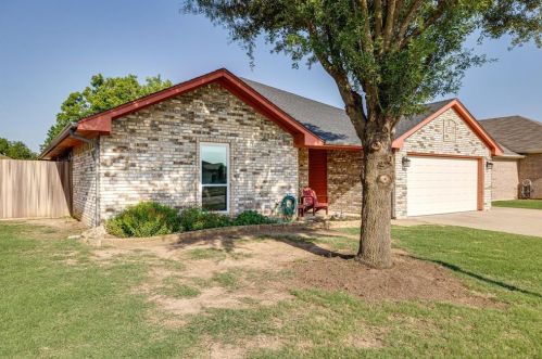 157 Blue Wood Dr, Fort Worth, TX 76179-1464