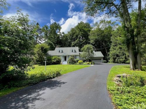 12 Kreiner Ln, Norwalk, CT 06850-1525