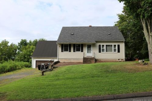 352 Chamberlain Rd, Middletown, CT 06457-5542