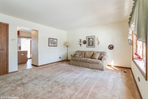 5166 Coulter Rd, Oak Forest, IL 60452-4456