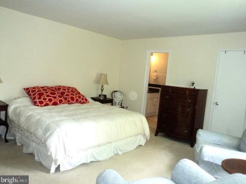 12 Catbird Ct, Trenton NJ 08648-2045 exterior