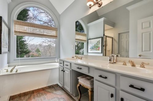 2313 Colonial Dr, Atlanta GA  30319-3806 exterior
