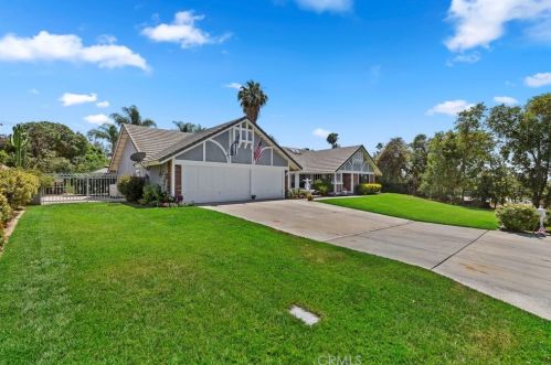 1678 Southport Dr, Riverside CA  92506-5449 exterior