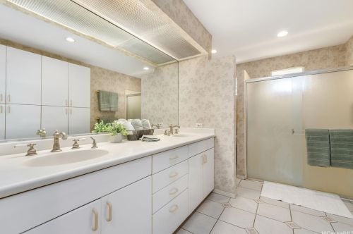 80 Makaweli St, Honolulu HI  96825-2147 exterior