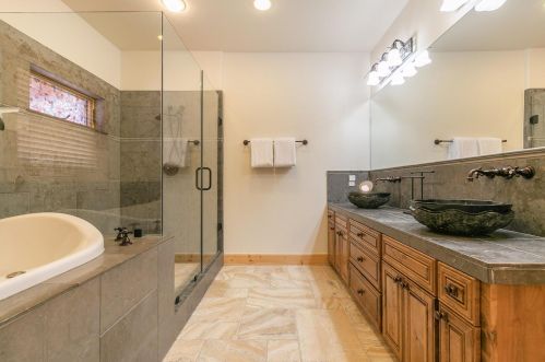 196 Basque Dr, Truckee CA  96161-3917 exterior